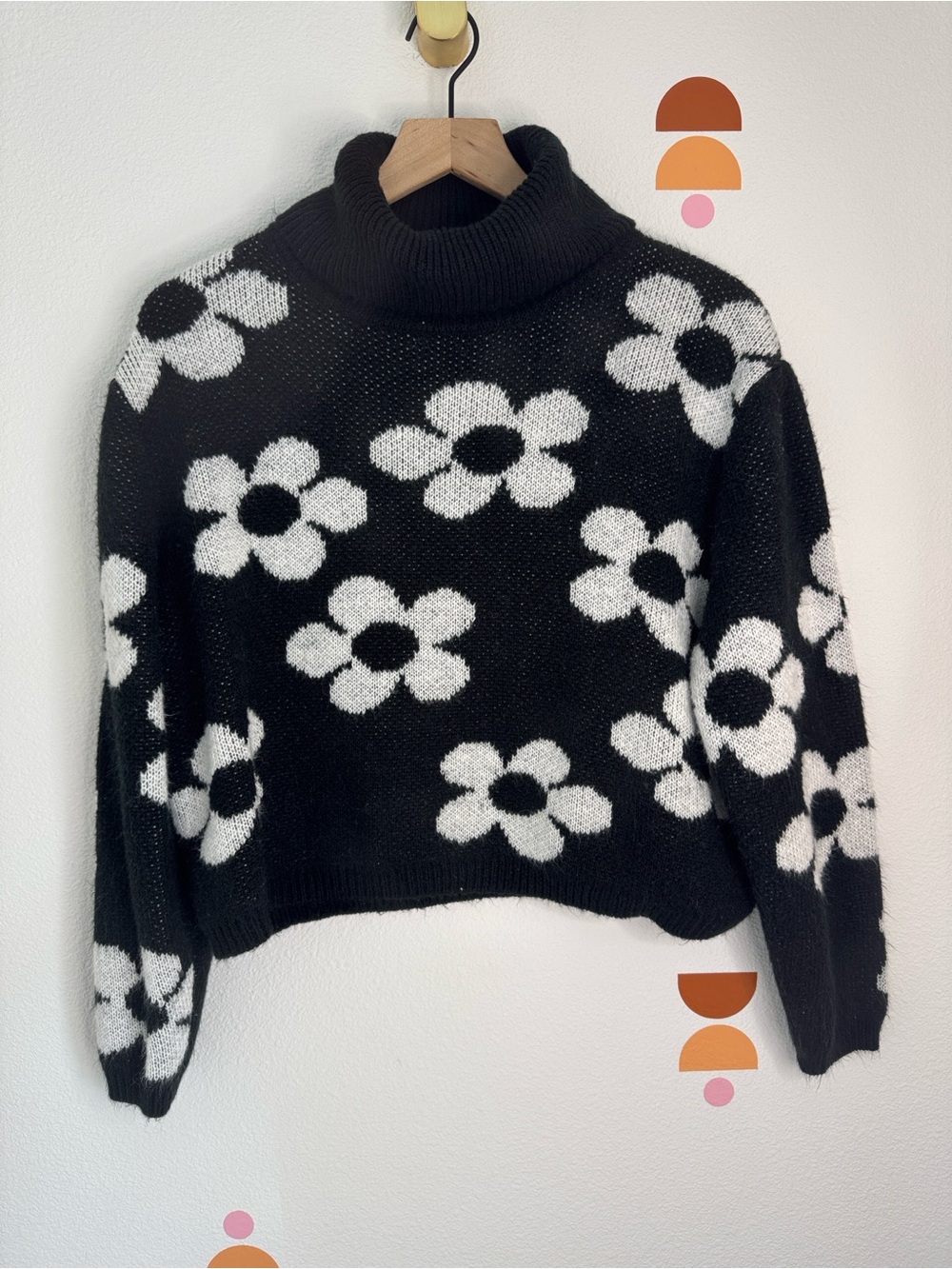Cotton Emporium Black & White Floral Turtleneck Sweater. N0170